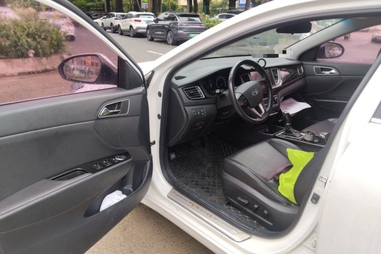 Used Hyundai Mistra 2014 1.8L Automatic Deluxe DLX Model Driver Seat