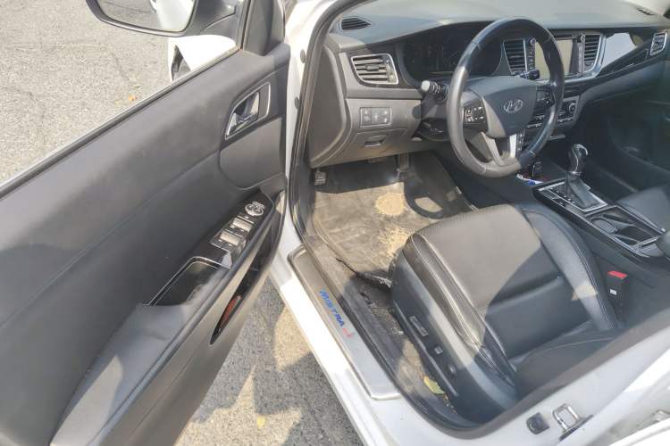 Used Hyundai Mistra 2014 1.8L Automatic Deluxe DLX Model Driver Seat
