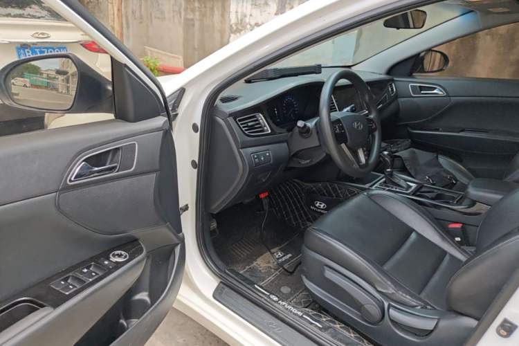 Used Hyundai Mistra 2014 1.8L Automatic Smart GLS Driver Seat