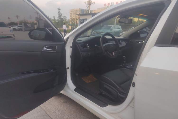 Used Hyundai Mistra 2014 1.8L Automatic Smart GLS Driver Seat