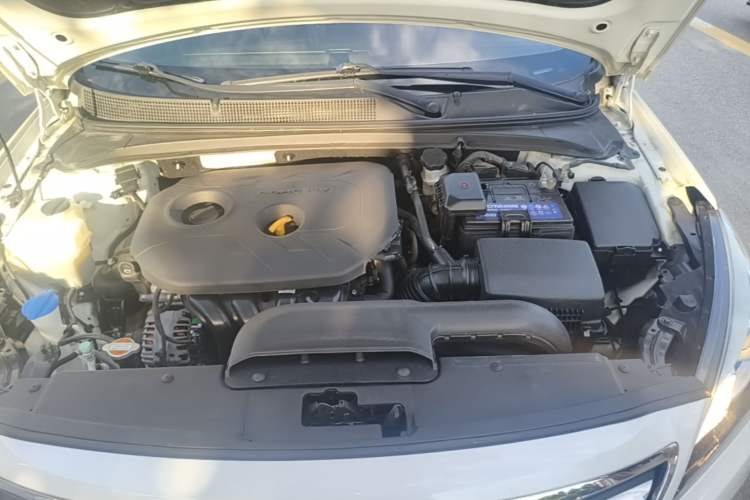 Used Hyundai Mistra 2014 1.8L Automatic Deluxe DLX Model Engine Bay