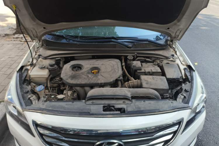Used Hyundai Mistra 2014 1.8L Automatic Smart GLS Engine Bay