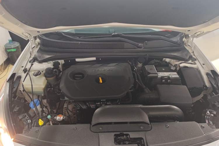 Used Hyundai Mistra 2014 1.8L Automatic Smart GLS Engine Bay
