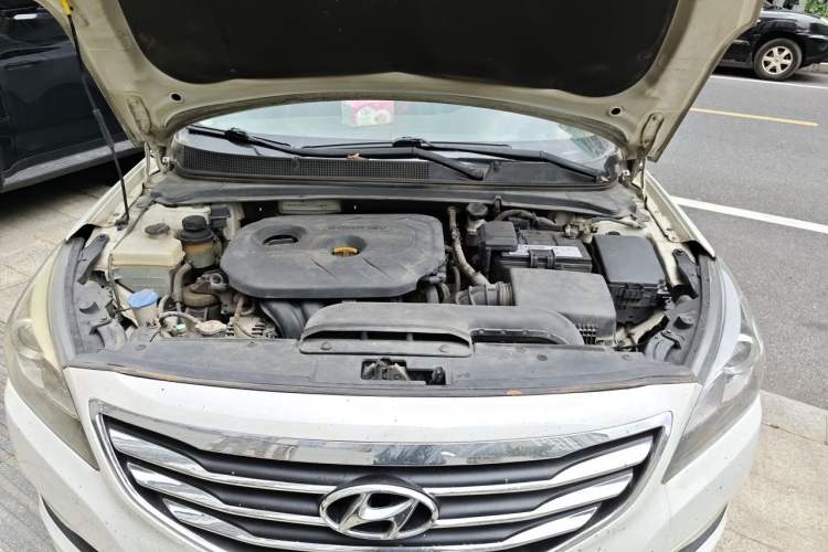 Used Hyundai Mistra 2014 1.8L Automatic Smart GLS Engine Bay