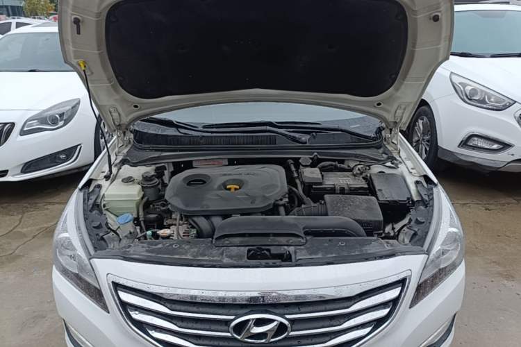 Used Hyundai Mistra 2014 1.8L Automatic Smart GLS Engine Bay