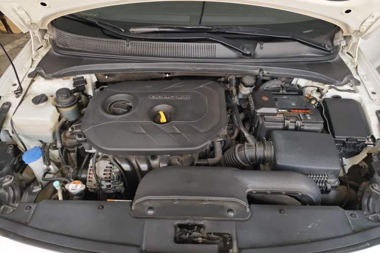 Used Hyundai Mistra 2014 1.8L Automatic Smart GLS Engine Bay