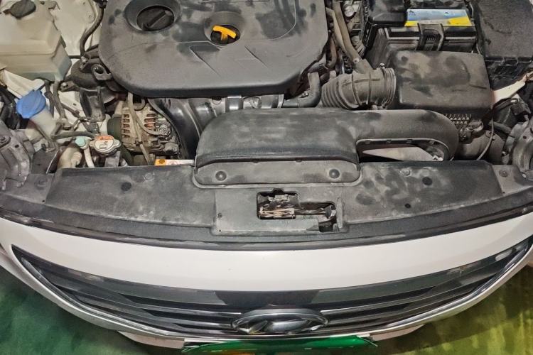 Used Hyundai Mistra 2014 1.8L Automatic Smart GLS Engine Bay