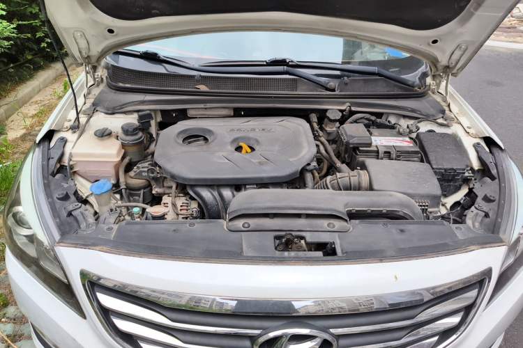 Used Hyundai Mistra 2014 1.8L Automatic Smart GLS Engine Bay