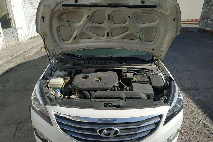 Used Hyundai Mistra 2014 1.8L Manual Comfort GL Model Engine Bay