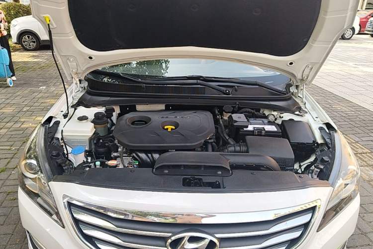 Used Hyundai Mistra 2014 1.8L Automatic Smart GLS Engine Bay