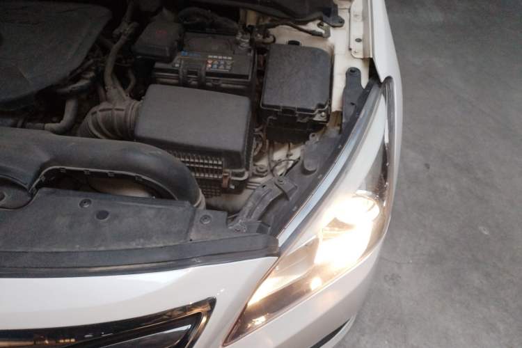Used Hyundai Mistra 2014 1.8L Automatic Deluxe DLX Model Engine Bay Left