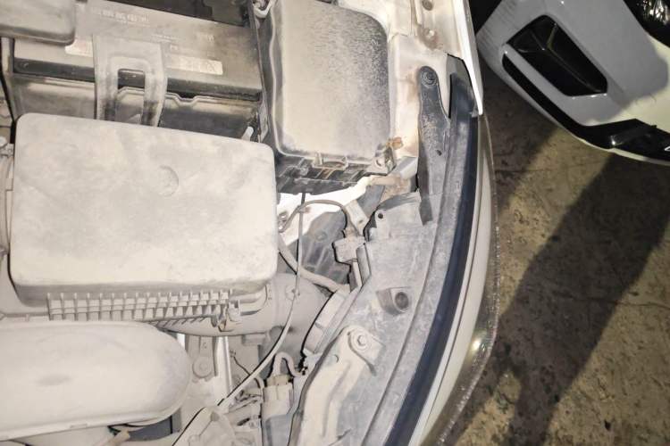 Used Hyundai Mistra 2014 1.8L Automatic Deluxe DLX Model Engine Bay Left