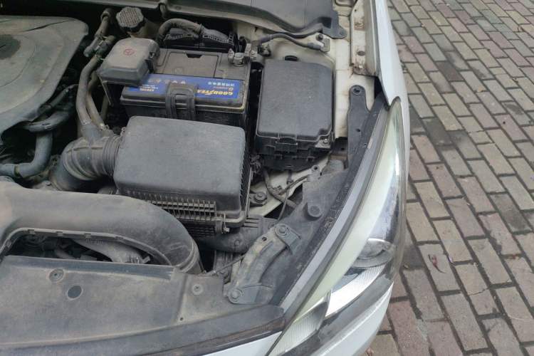 Used Hyundai Mistra 2014 1.8L Automatic Smart GLS Engine Bay Left