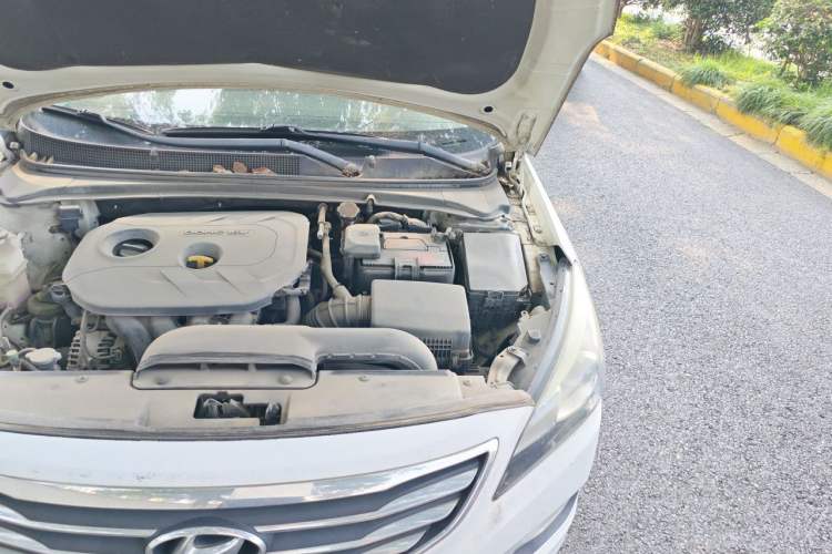 Used Hyundai Mistra 2014 1.8L Automatic Deluxe DLX Model Engine Bay Left