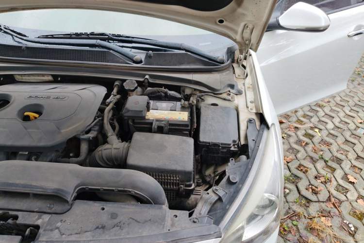 Used Hyundai Mistra 2014 1.8L Automatic Deluxe DLX Model Engine Bay Left