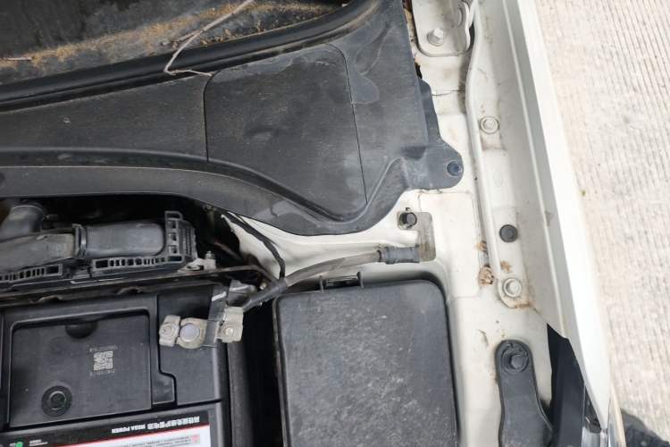 Used Hyundai Mistra 2014 1.8L Automatic Deluxe DLX Model Engine Bay Left