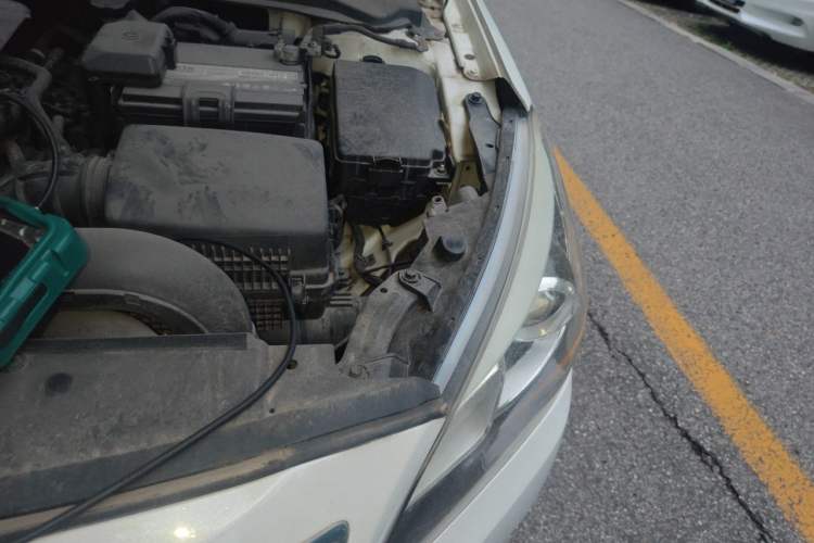 Used Hyundai Mistra 2014 1.8L Manual Comfort GL Model Engine Bay Left