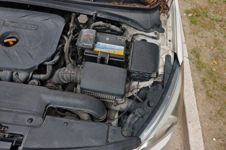Used Hyundai Mistra 2014 1.8L Automatic Deluxe DLX Model Engine Bay Left