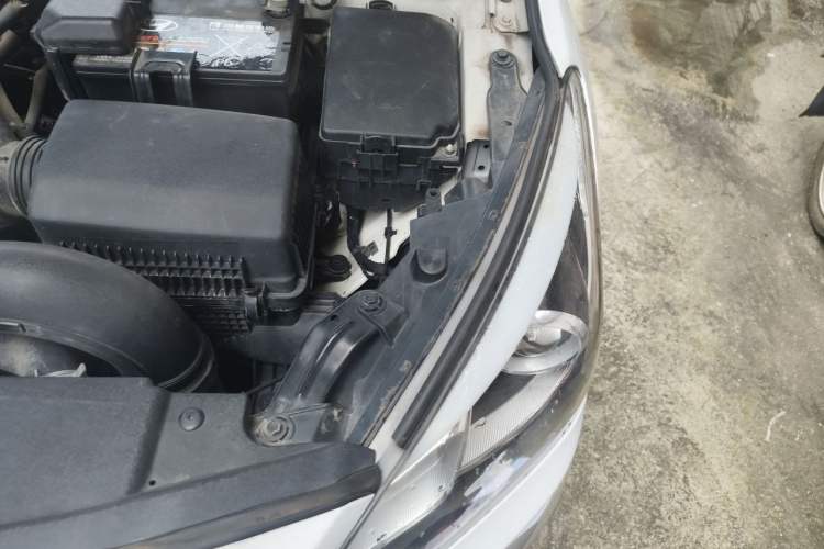 Used Hyundai Mistra 2014 1.8L Automatic Deluxe DLX Model Engine Bay Left