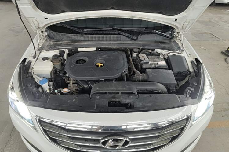Used Hyundai Mistra 2014 1.8L Automatic Smart GLS Engine Bay
