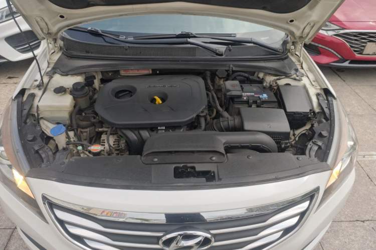 Used Hyundai Mistra 2014 1.8L Automatic Smart GLS Engine Bay