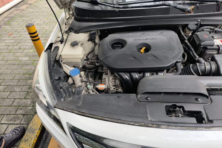 Used Hyundai Mistra 2014 1.8L Automatic Deluxe DLX Model Engine Bay Right
