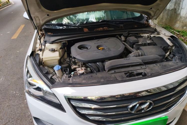 Used Hyundai Mistra 2014 1.8L Automatic Deluxe DLX Model Engine Bay Right