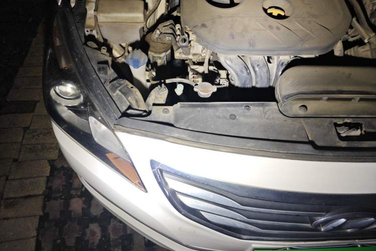 Used Hyundai Mistra 2014 1.8L Automatic Deluxe DLX Model Engine Bay Right