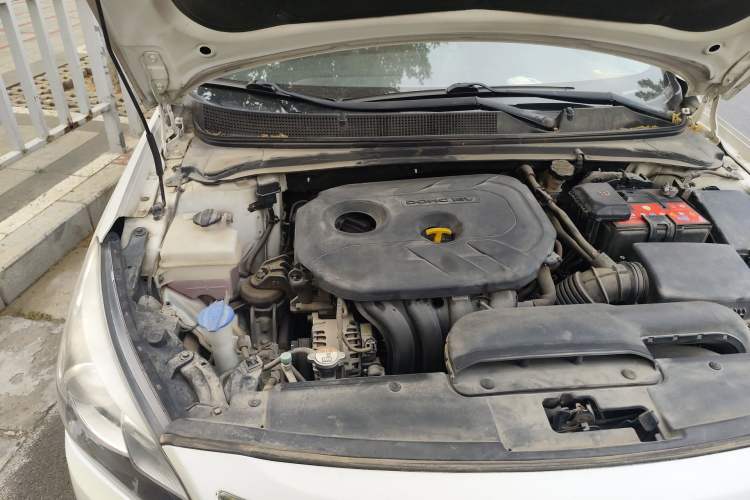Used Hyundai Mistra 2014 1.8L Automatic Deluxe DLX Model Engine Bay Right
