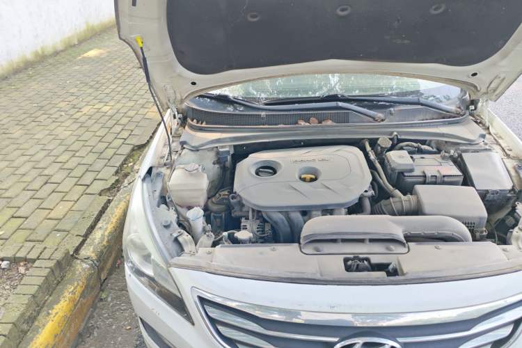 Used Hyundai Mistra 2014 1.8L Automatic Deluxe DLX Model Engine Bay Right