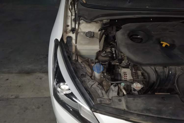 Used Hyundai Mistra 2014 1.8L Automatic Deluxe DLX Model Engine Bay Right
