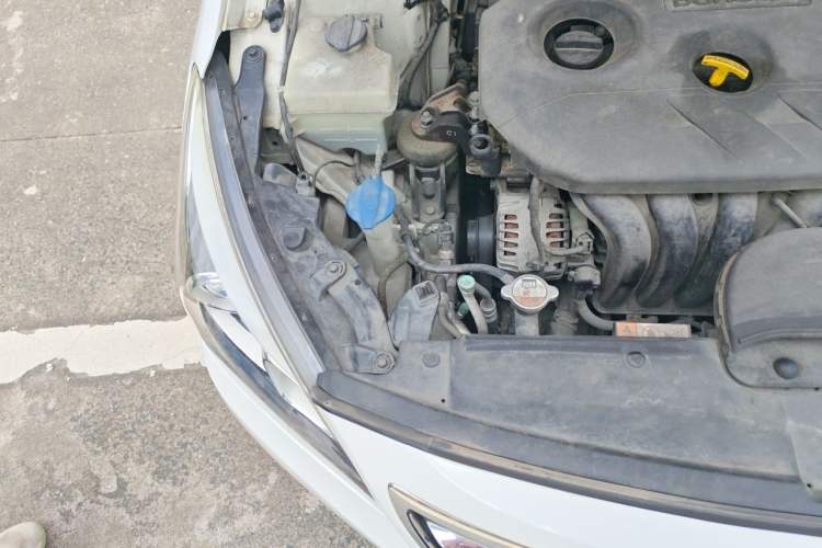 Used Hyundai Mistra 2014 1.8L Automatic Deluxe DLX Model Engine Bay Right