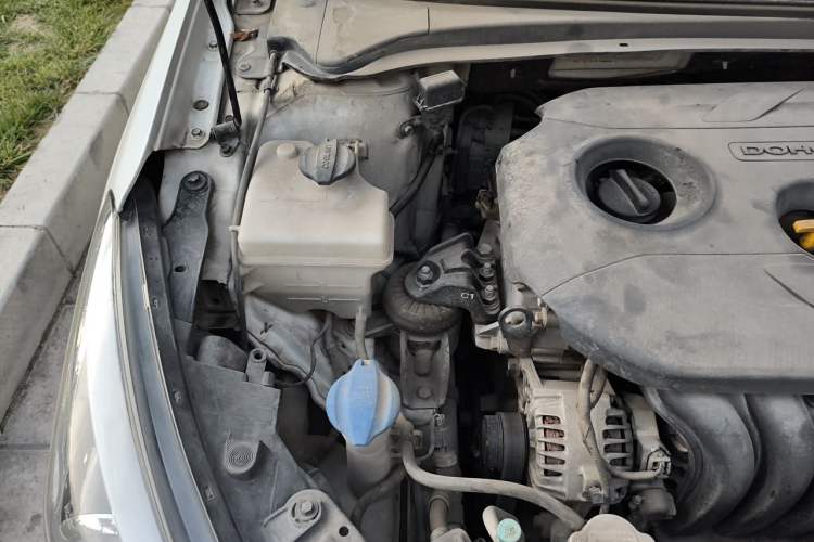 Used Hyundai Mistra 2014 1.8L Automatic Deluxe DLX Model Engine Bay Right