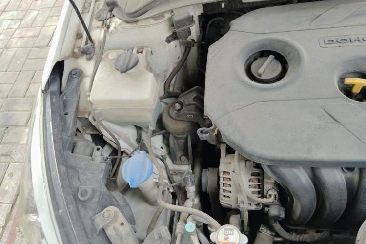 Used Hyundai Mistra 2014 1.8L Automatic Deluxe DLX Model Engine Bay Right