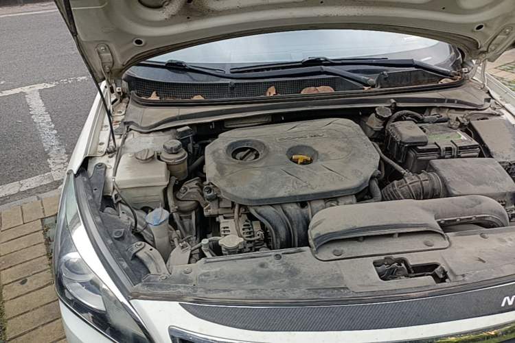 Used Hyundai Mistra 2014 1.8L Manual Comfort GL Model Engine Bay Right