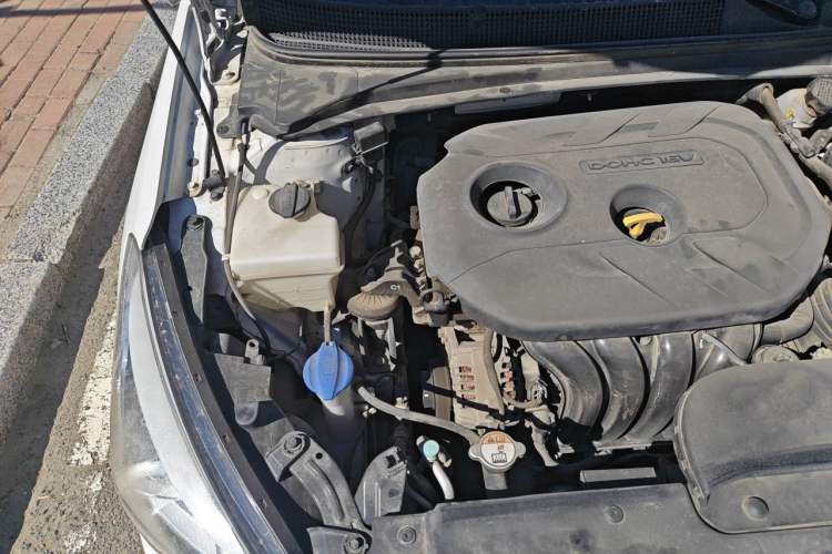 Used Hyundai Mistra 2014 1.8L Automatic Deluxe DLX Model Engine Bay Right