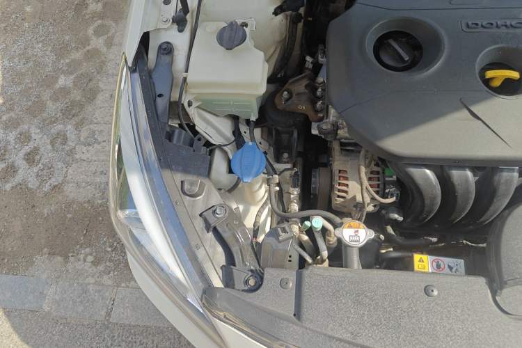 Used Hyundai Mistra 2014 1.8L Automatic Deluxe DLX Model Engine Bay Right