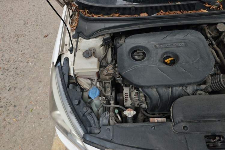 Used Hyundai Mistra 2014 1.8L Automatic Deluxe DLX Model Engine Bay Right
