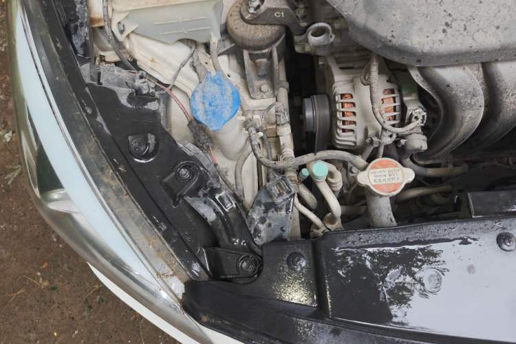 Used Hyundai Mistra 2014 1.8L Automatic Deluxe DLX Model Engine Bay Right