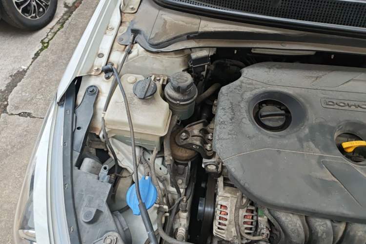 Used Hyundai Mistra 2014 1.8L Manual Comfort GL Model Engine Bay Right