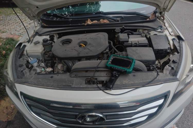 Used Hyundai Mistra 2014 1.8L Manual Comfort GL Model Engine Bay