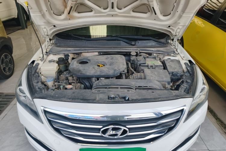Used Hyundai Mistra 2014 1.8L Manual Comfort GL Model Engine Bay