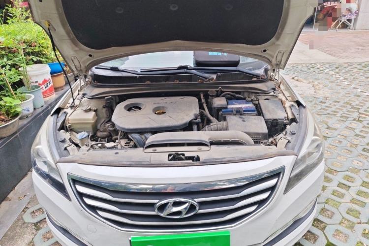 Used Hyundai Mistra 2014 1.8L Automatic Deluxe DLX Model Engine Bay