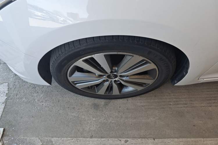 Used Hyundai Mistra 2014 1.8L Automatic Deluxe DLX Model Exterior 4