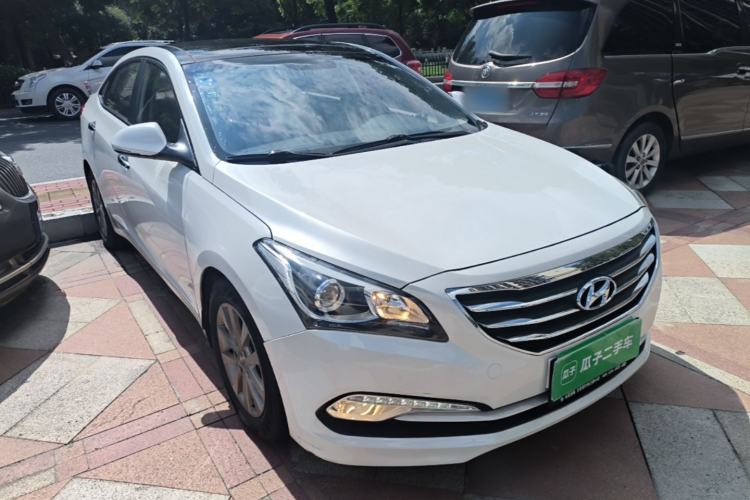 Used Hyundai Mistra 2014 1.8L Automatic Smart GLS Front Right 45 Deg