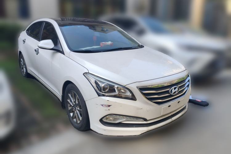Used Hyundai Mistra 2014 1.8L Automatic Smart GLS Front Right 45 Deg