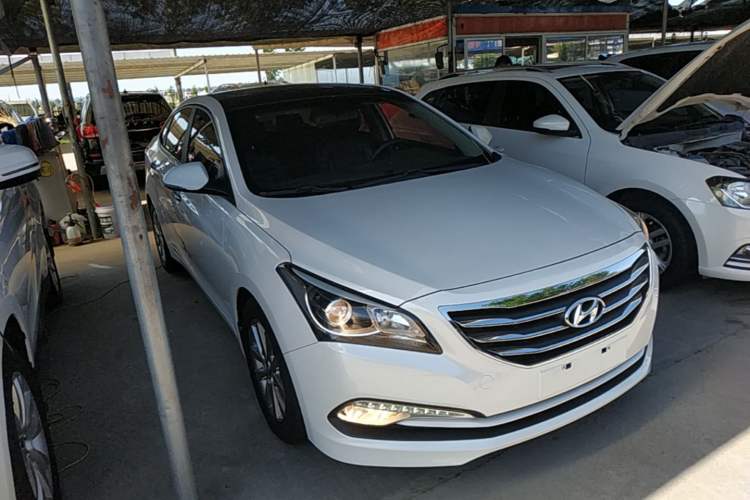 Used Hyundai Mistra 2014 1.8L Automatic Smart GLS Front Right 45 Deg