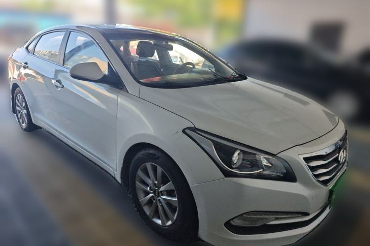Used Hyundai Mistra 2014 1.8L Automatic Smart GLS Front Right 45 Deg