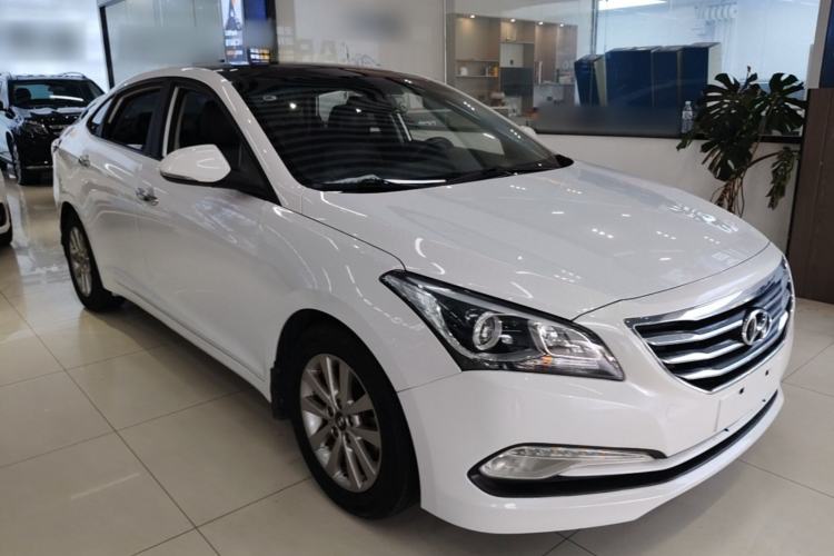 Used Hyundai Mistra 2014 1.8L Automatic Smart GLS Front Right 45 Deg