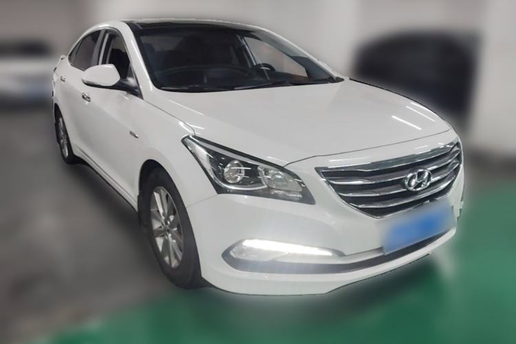 Used Hyundai Mistra 2014 1.8L Automatic Smart GLS Front Right 45 Deg